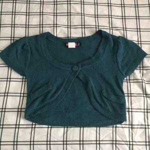 Very cute cropped short sleeve